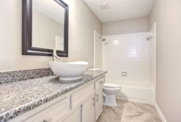 new-caledonia-granite-bathroom